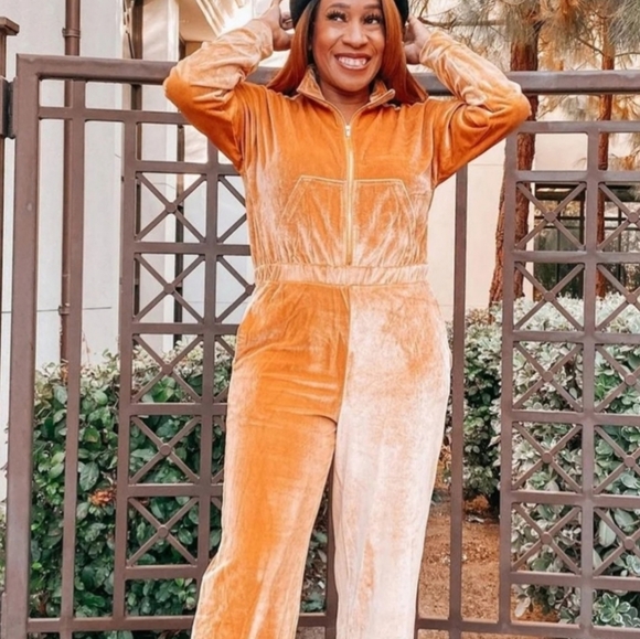 FABLETICS retail $ 90  Wide-leg jumpsuit in velour. Size 1X - Picture 2 of 15